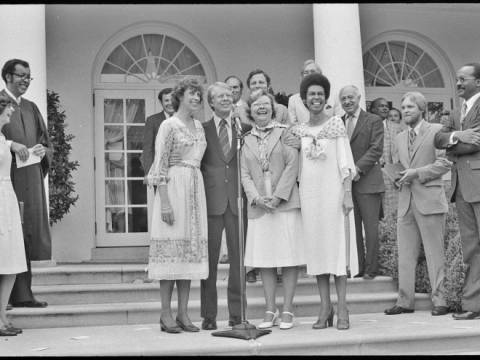 Patricia Derian con Carter